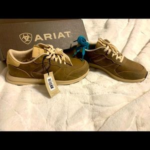 Ariat fuse plus,New never worn color:Brown Bomber71/2 EURO:38 UK:5 widthBmedium